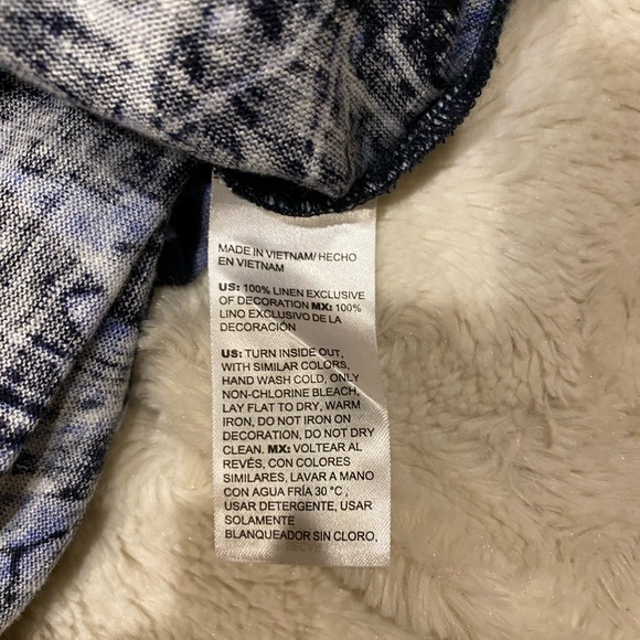 Chico’s Women's Navy Blue Floral Line Top size Medium - Picture 8 of 11